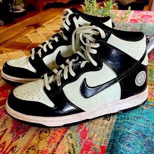Nike dunks mint/black with mild wear